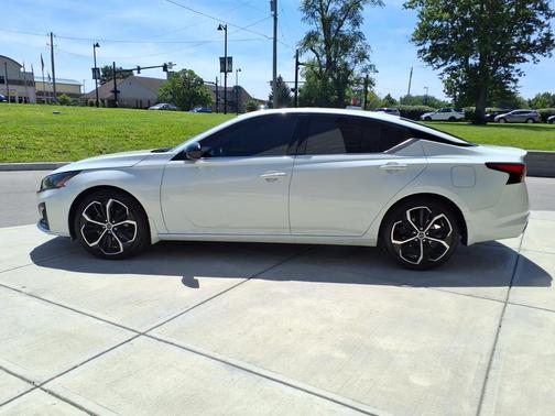 Pearl White Tricoat 2024 Nissan Altima SR FWD