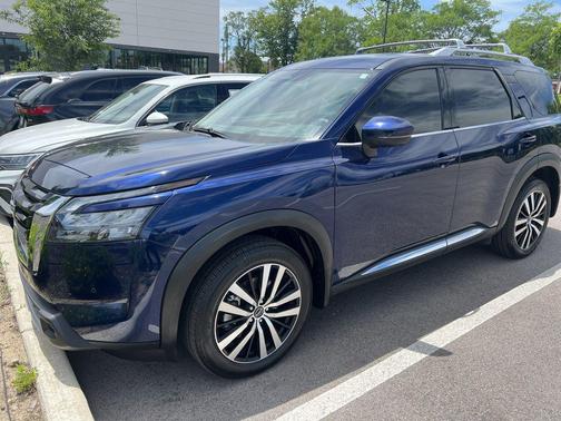 Deep Ocean Blue Pearl 2025 Nissan Pathfinder Platinum 4WD