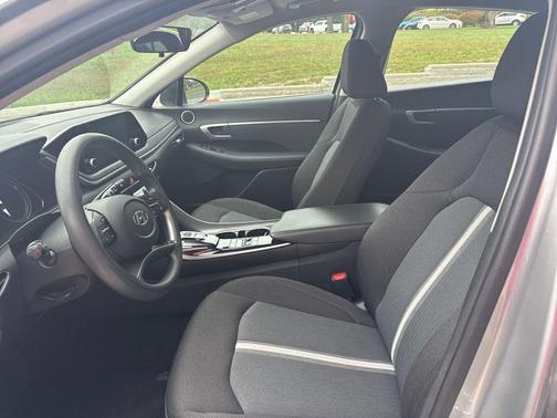 2022 Hyundai SONATA SE