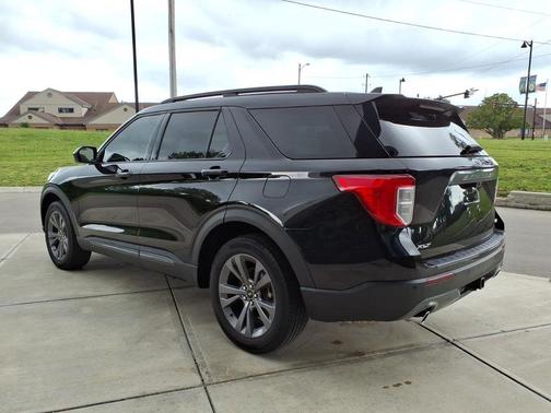 AGATE BLACK METALLIC 2023 Ford Explorer XLT