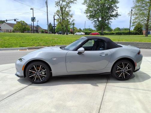 Aero Gray Metallic 2026 Mazda MX-5 Miata Grand Touring