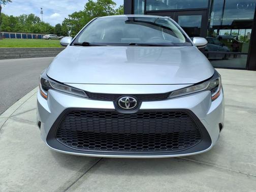 Classic Silver Metallic 2021 Toyota Corolla LE