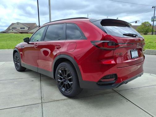 Soul Red Crystal Metallic 2026 Mazda CX-70 3.3 Turbo Preferred