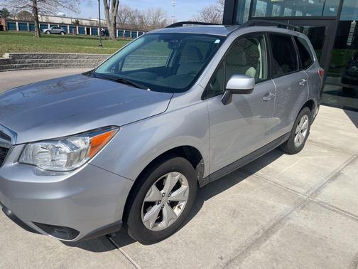 Ice Silver Metallic 2016 Subaru Forester 2.5i Premium