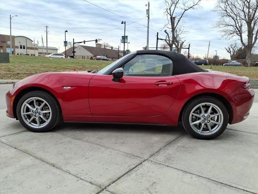 2016 Mazda MX-5 Miata Sport