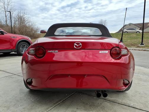 2016 Mazda MX-5 Miata Sport