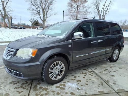 2014 Chrysler Town & Country Touring-L