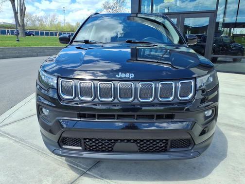 Diamond Black Crystal Pearlcoat 2022 Jeep Compass Latitude Lux