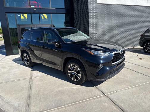 2020 Toyota Highlander Hybrid XLE