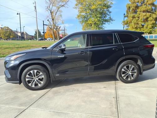 2020 Toyota Highlander Hybrid XLE