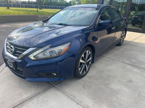 Deep Blue Pearl 2017 Nissan Altima 2.5 SR