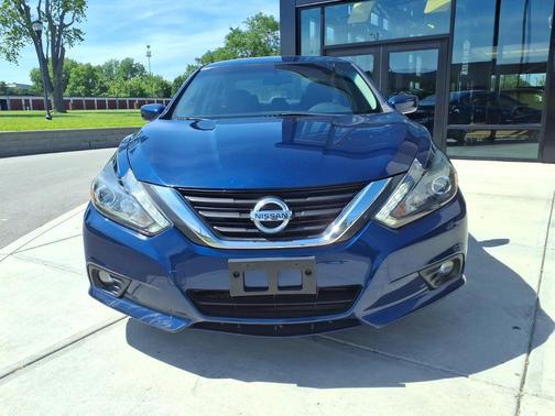Deep Blue Pearl 2017 Nissan Altima 2.5 SR