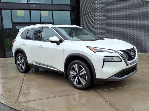 Pearl White Tricoat 2023 Nissan Rogue SL