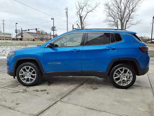 2022 Jeep Compass Latitude Lux