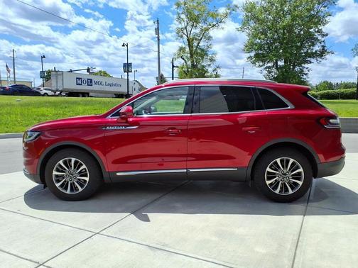 RED CARPET 2021 Lincoln Nautilus Standard
