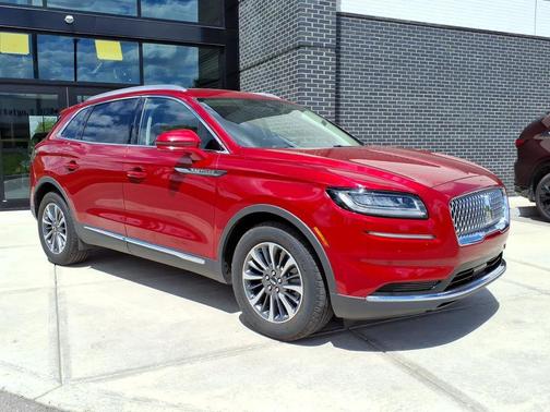 RED CARPET 2021 Lincoln Nautilus Standard