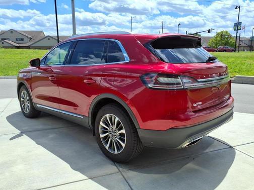 RED CARPET 2021 Lincoln Nautilus Standard