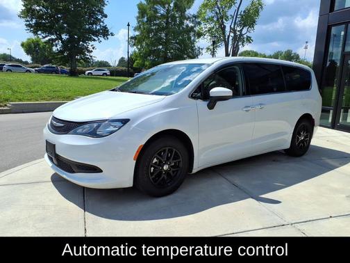 Bright White Clearcoat 2023 Chrysler Voyager LX