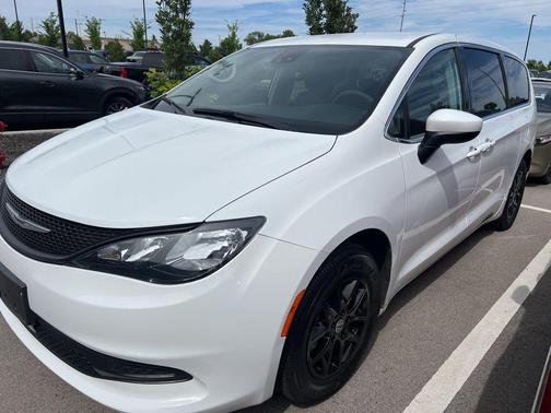 Bright White Clearcoat 2023 Chrysler Voyager LX