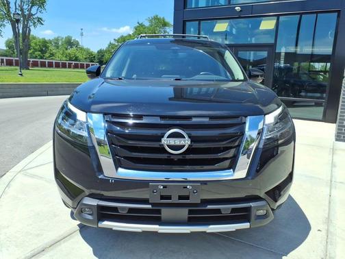 Super Black 2023 Nissan Pathfinder SL 4WD