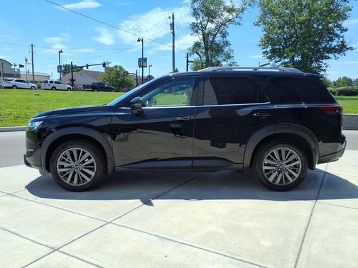 Super Black 2023 Nissan Pathfinder SL 4WD