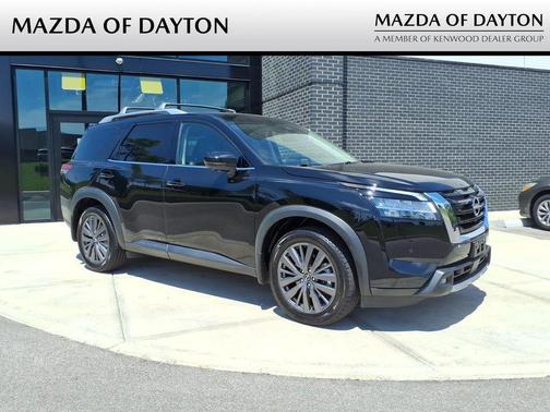 Super Black 2023 Nissan Pathfinder SL 4WD