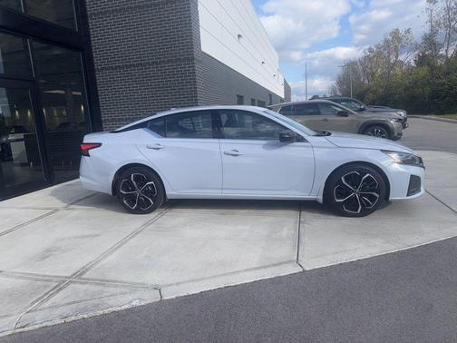 2023 Nissan Altima SR Intelligent AWD