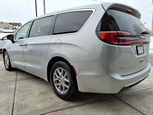 Silver Mist Clearcoat 2024 Chrysler Pacifica Touring L