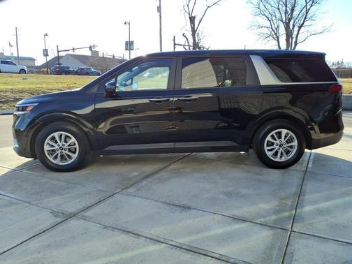 2023 Kia Carnival LX