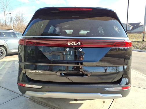 2023 Kia Carnival LX