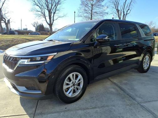 2023 Kia Carnival LX