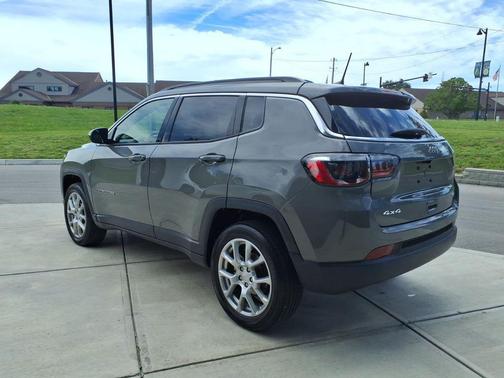 Sting-Gray Clearcoat 2023 Jeep Compass Latitude Lux