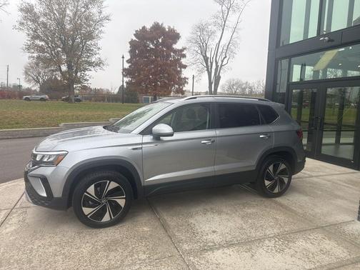 2024 Volkswagen Taos 1.5T SE