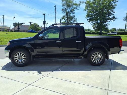 Super Black 2010 Nissan Frontier LE