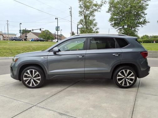 Platinum Gray Metallic 2023 Volkswagen Taos 1.5T SE