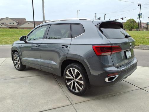 Platinum Gray Metallic 2023 Volkswagen Taos 1.5T SE