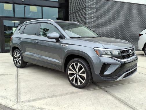 Platinum Gray Metallic 2023 Volkswagen Taos 1.5T SE