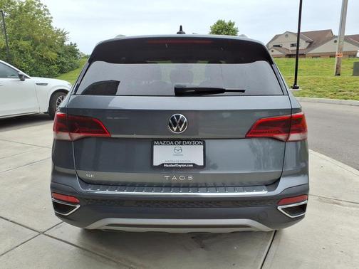 Platinum Gray Metallic 2023 Volkswagen Taos 1.5T SE