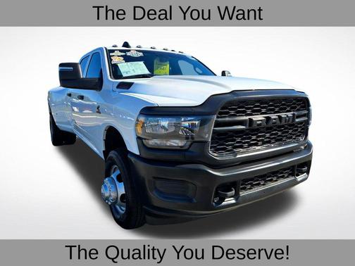 2024 RAM 3500 Tradesman Crew Cab 4x4 8' Box
