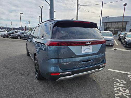 2024 Kia Carnival SX
