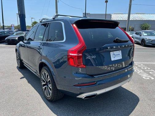 2021 Volvo XC90 T6 Momentum