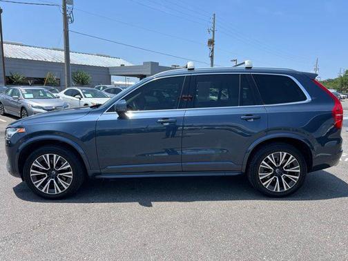 2021 Volvo XC90 T6 Momentum