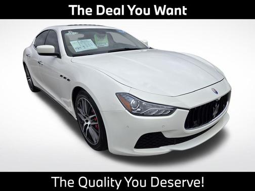 Bianco 2015 Maserati Ghibli S Q4