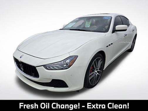 Bianco 2015 Maserati Ghibli S Q4
