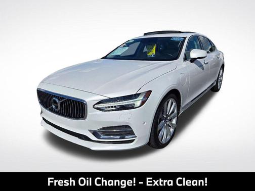 Crystal White Pearl 2018 Volvo S90 T8 Inscription