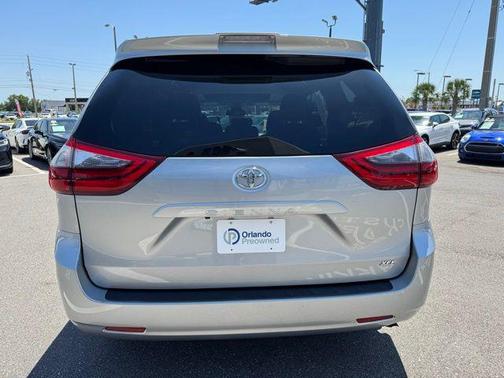 2020 Toyota Sienna XLE