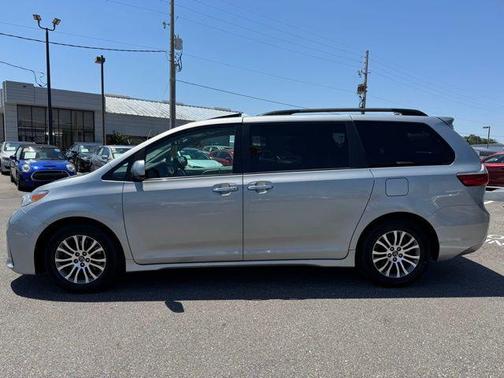 2020 Toyota Sienna XLE