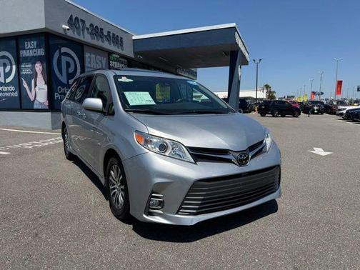 2020 Toyota Sienna XLE
