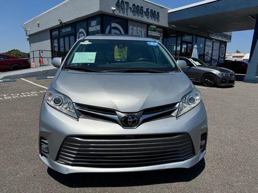 2020 Toyota Sienna XLE