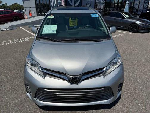 2020 Toyota Sienna XLE